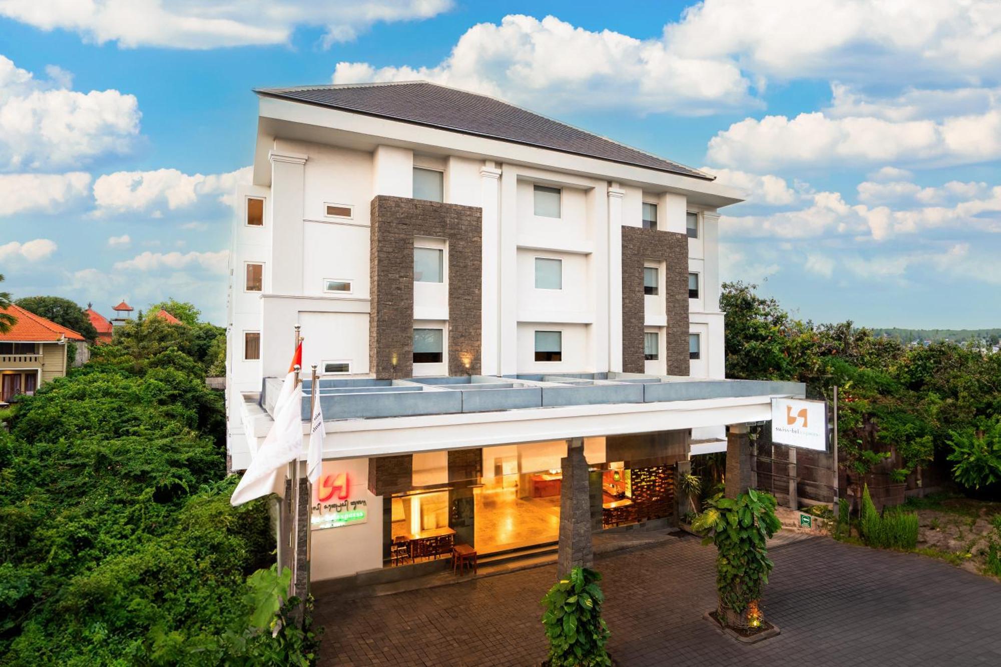 Hotel Swiss-Belexpress Kuta Legian Extérieur photo