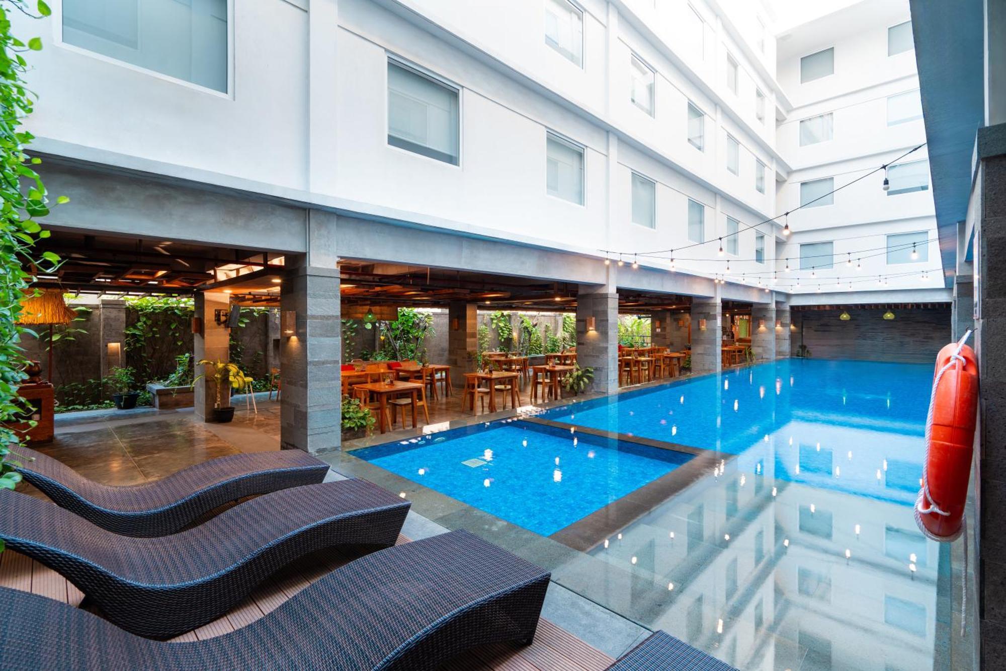 Hotel Swiss-Belexpress Kuta Legian Extérieur photo