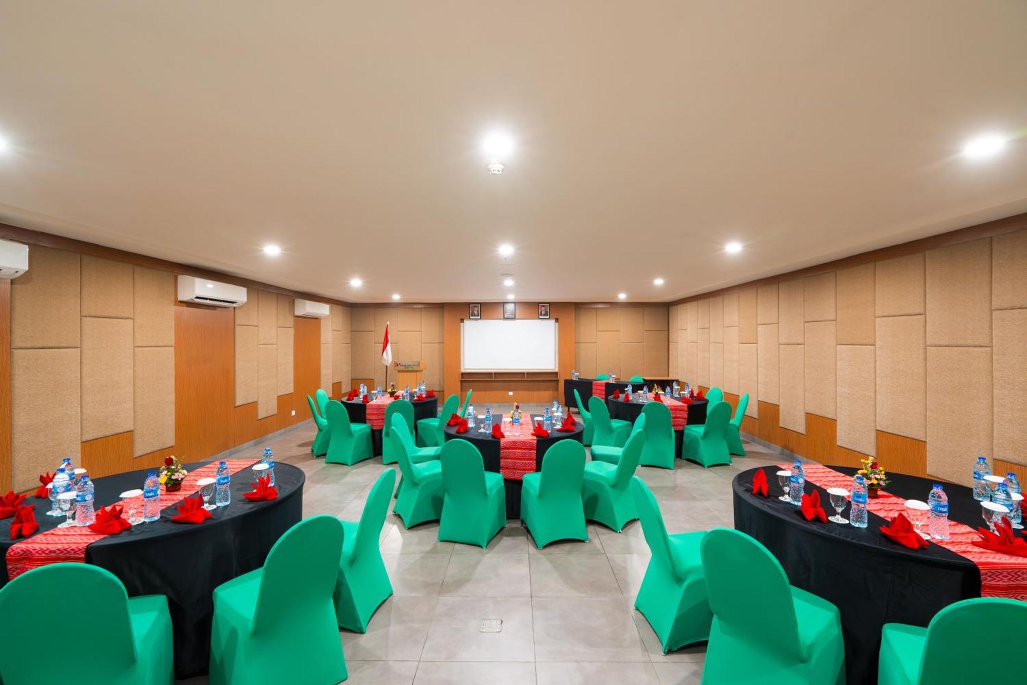 Hotel Swiss-Belexpress Kuta Legian Extérieur photo