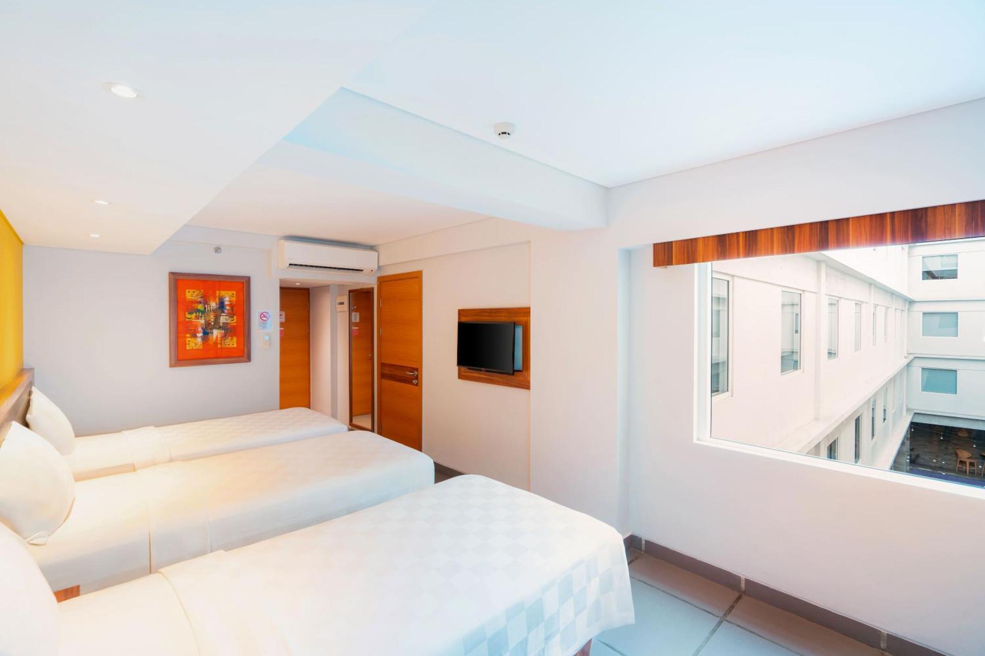 Hotel Swiss-Belexpress Kuta Legian Extérieur photo